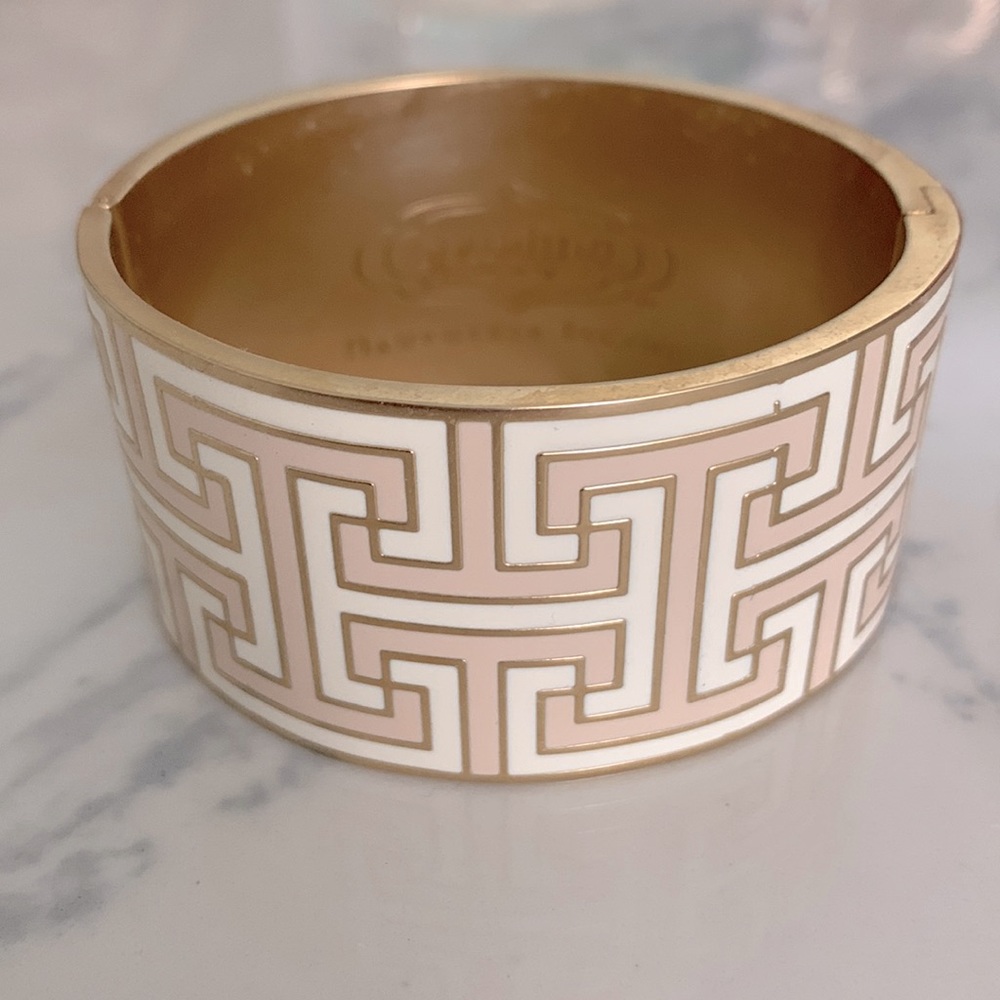 Spartina oval hinged enamel bangle